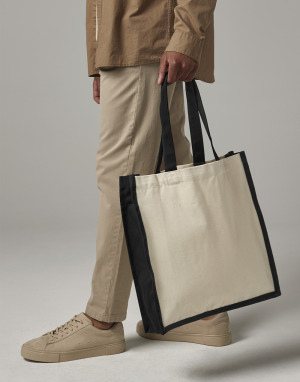 W600 Gallery Canvas Tote 686.28